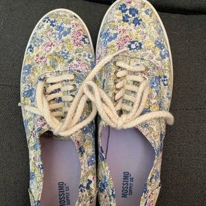Mossimo cream floral navy lavender lace up shoes 7